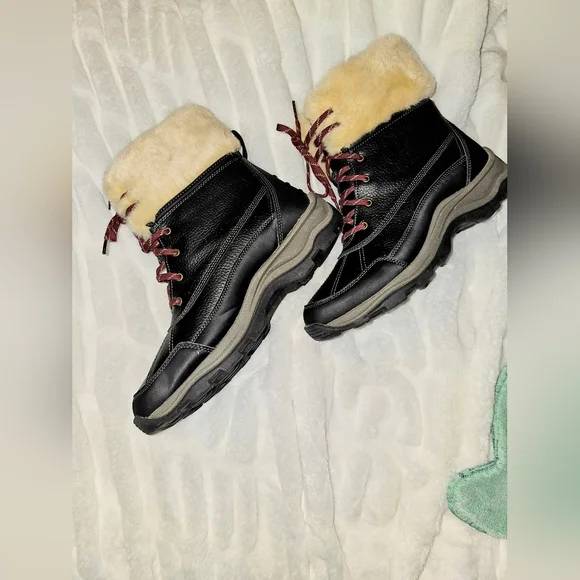 EUC Clarks Winter Boots Women's size 11 wide - Picture 2 of 9